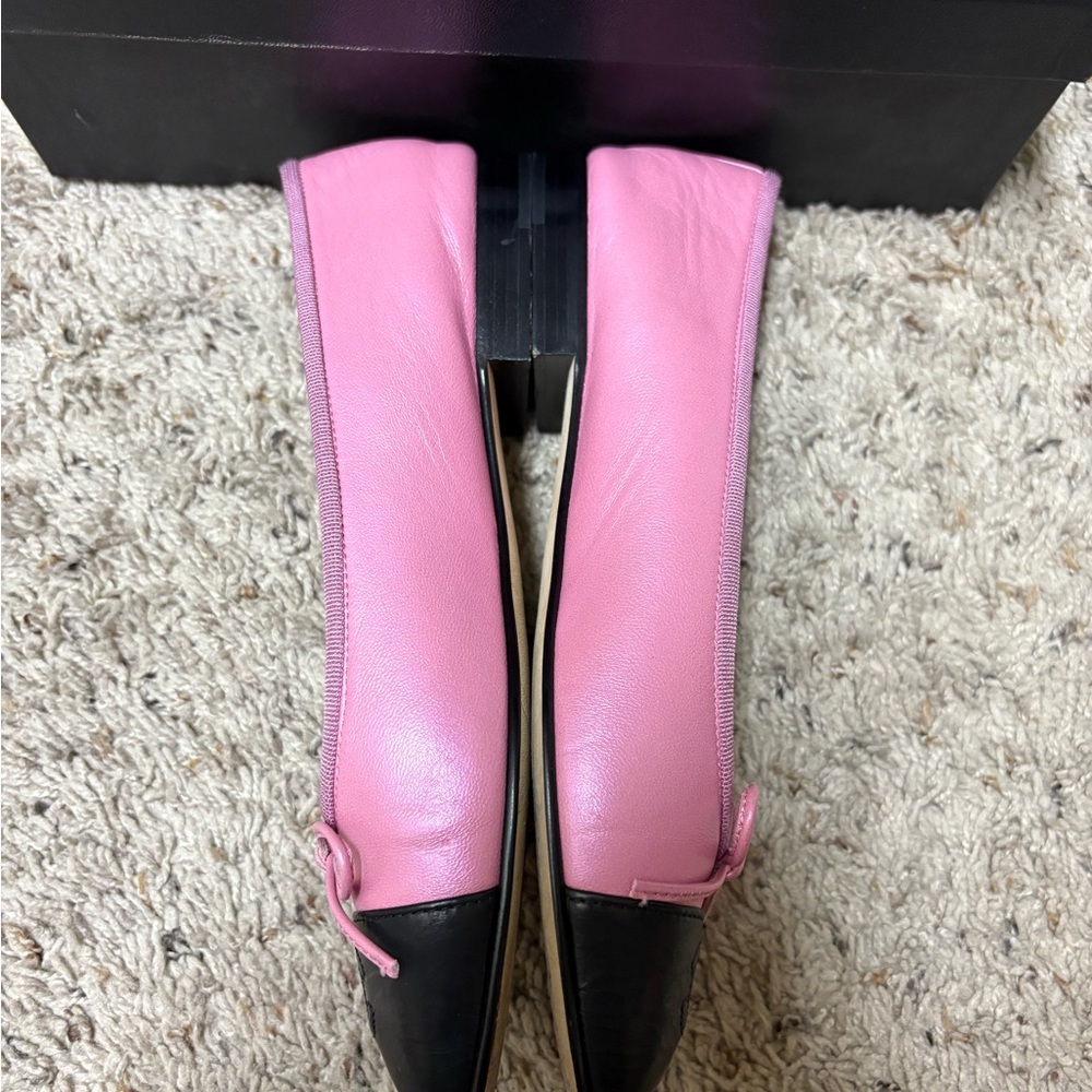 CHANEL pink & black flats - Picture 3 of 13